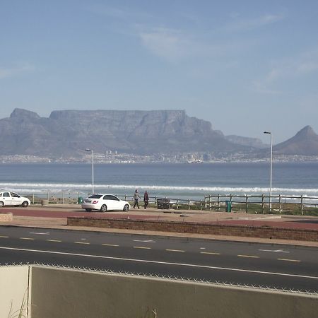 Blouberg Beachfront Accommodation โบลแบร์กสตรานด์ ภายนอก รูปภาพ