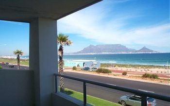 Blouberg Beachfront Accommodation โบลแบร์กสตรานด์ ภายนอก รูปภาพ
