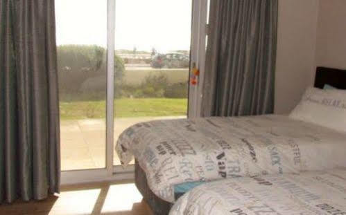 Blouberg Beachfront Accommodation โบลแบร์กสตรานด์ ภายนอก รูปภาพ