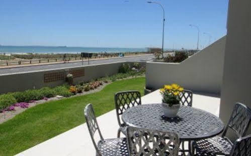 Blouberg Beachfront Accommodation โบลแบร์กสตรานด์ ภายนอก รูปภาพ